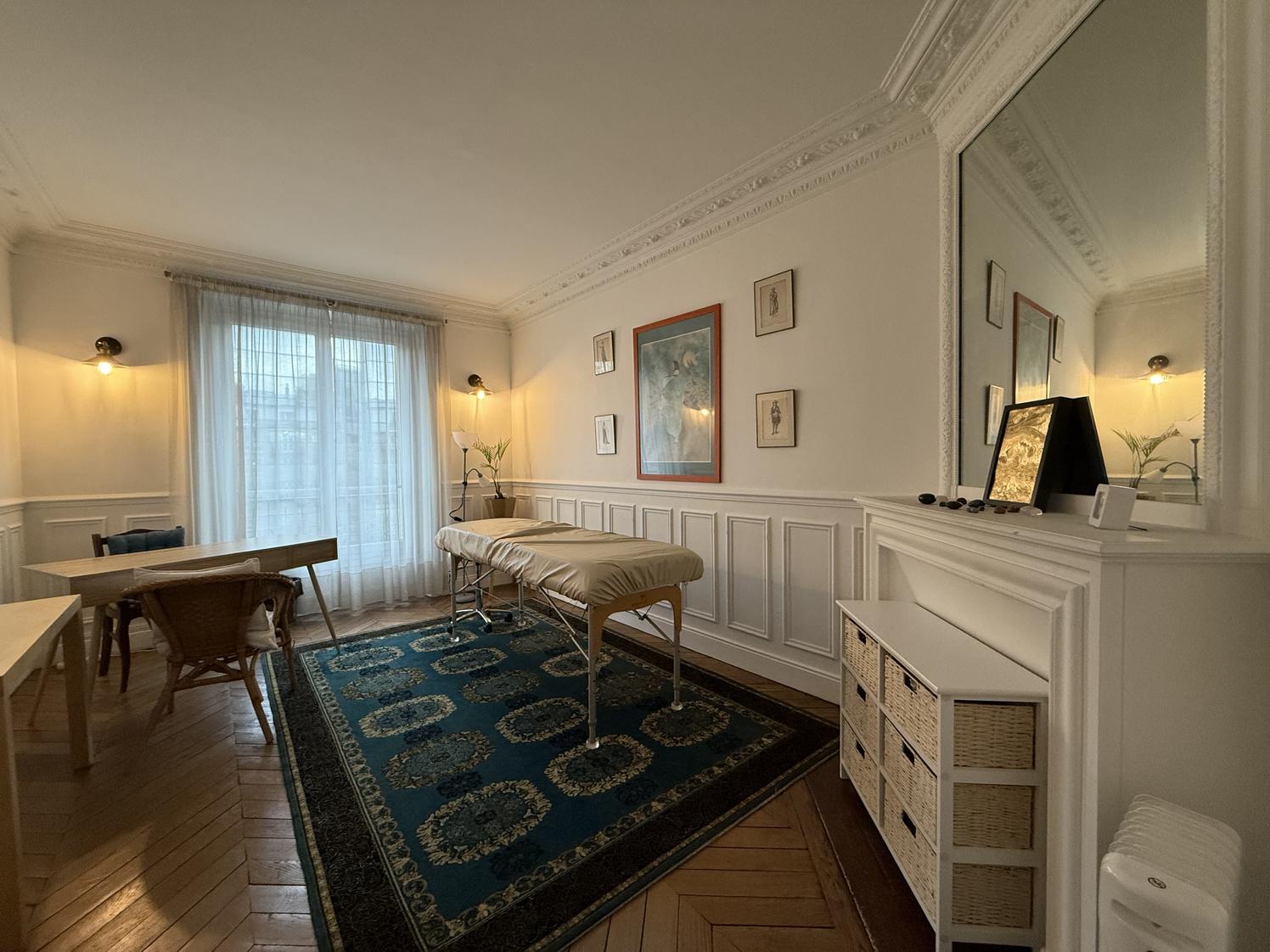 Pièce de consultation en immeuble haussmannien, Boulogne-Billancourt