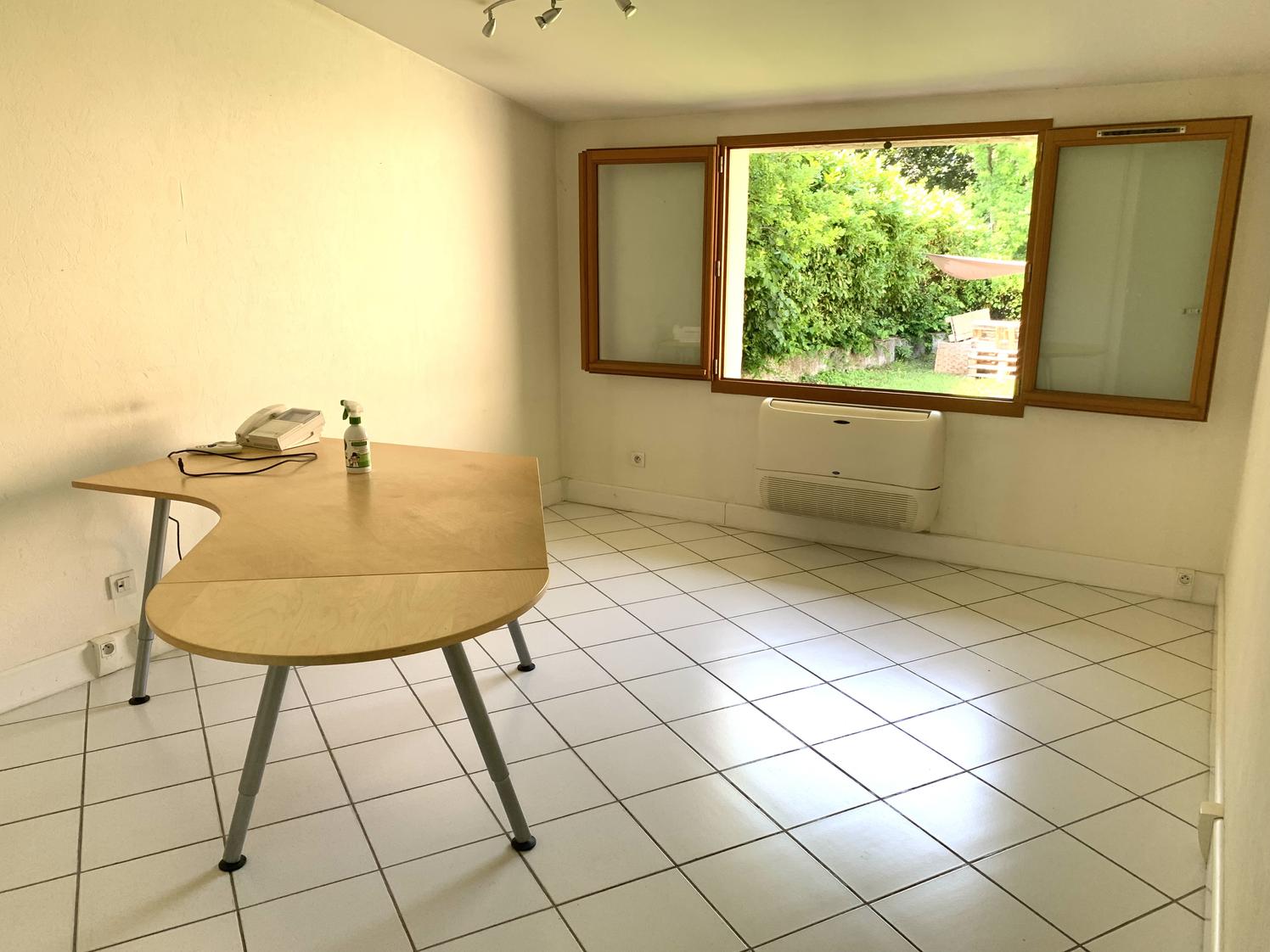 a louer - bureau 14 m2 - dans cabinet pluridisciplinaire - charly — photo 2
