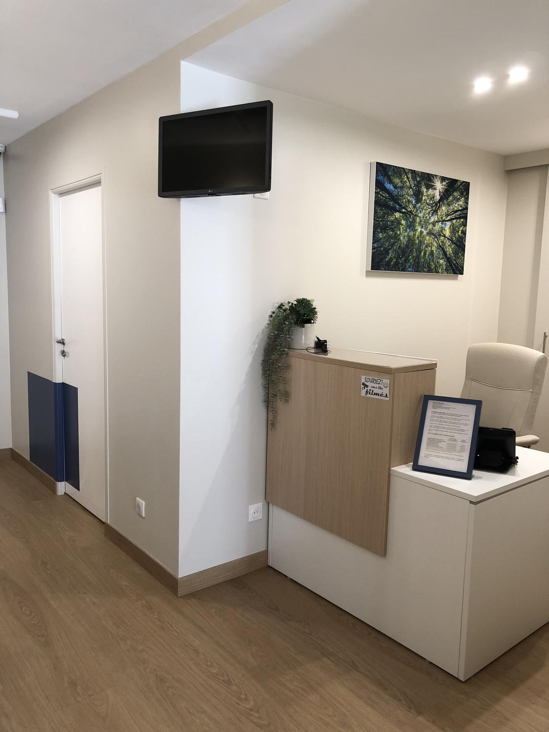 Bureau neuf moderne au sein d'un cabinet médical à louer à saint-cloud — photo 2