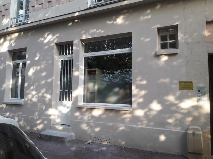 Bureau grand et lumineux, idéalement situé dans un cabinet intime à saint-cloud. — photo 3