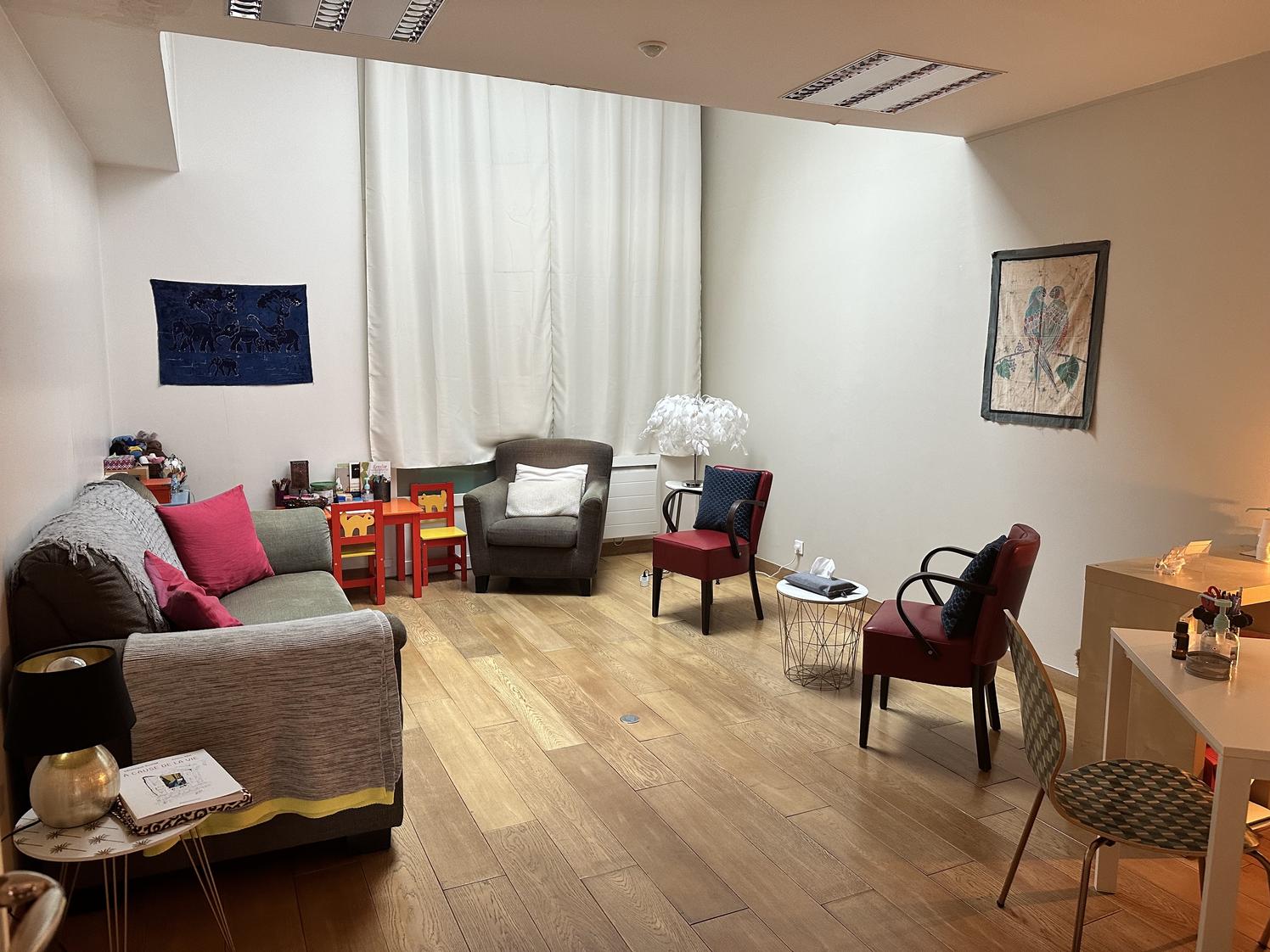 Local meublé de 25 m² à partager à mi-temps, Vanves