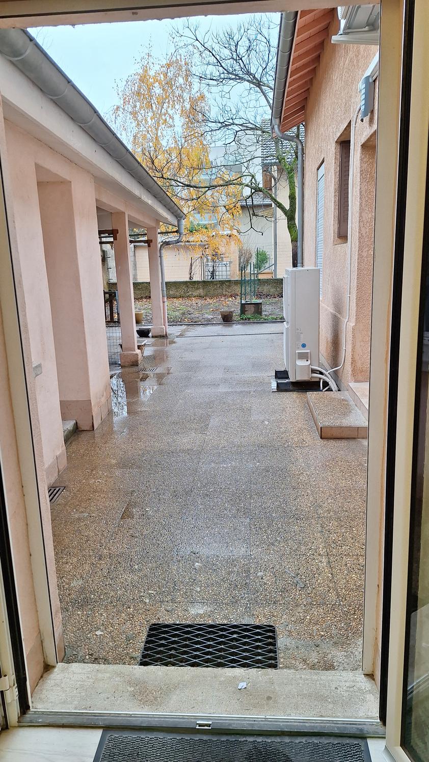 Bureau de 11 m² dans un local de 2013, Décines-Charpieu — photo 3