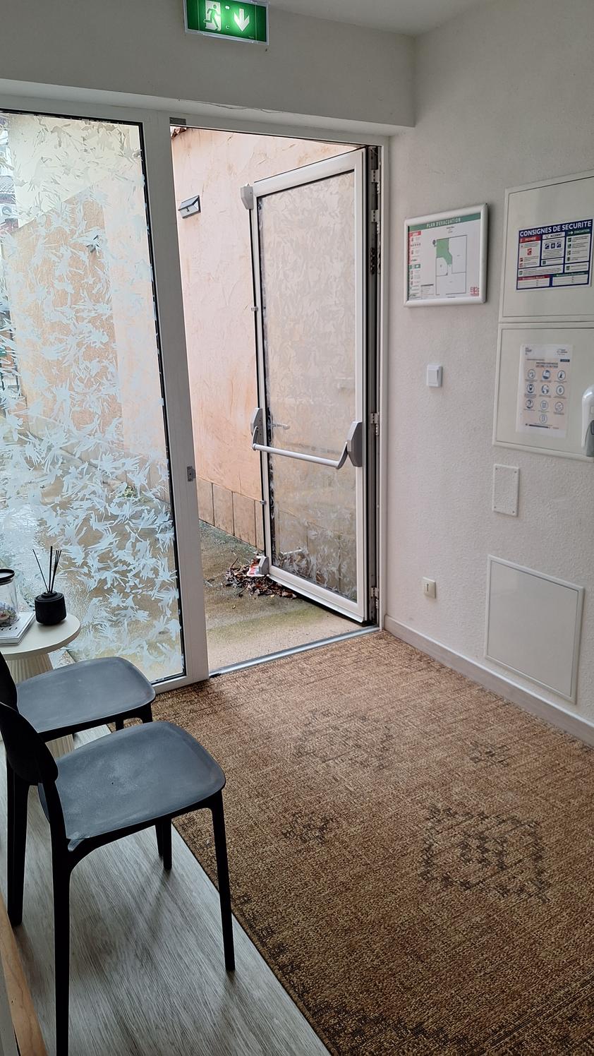Bureau de 11 m² dans un local de 2013, Décines-Charpieu — photo 5