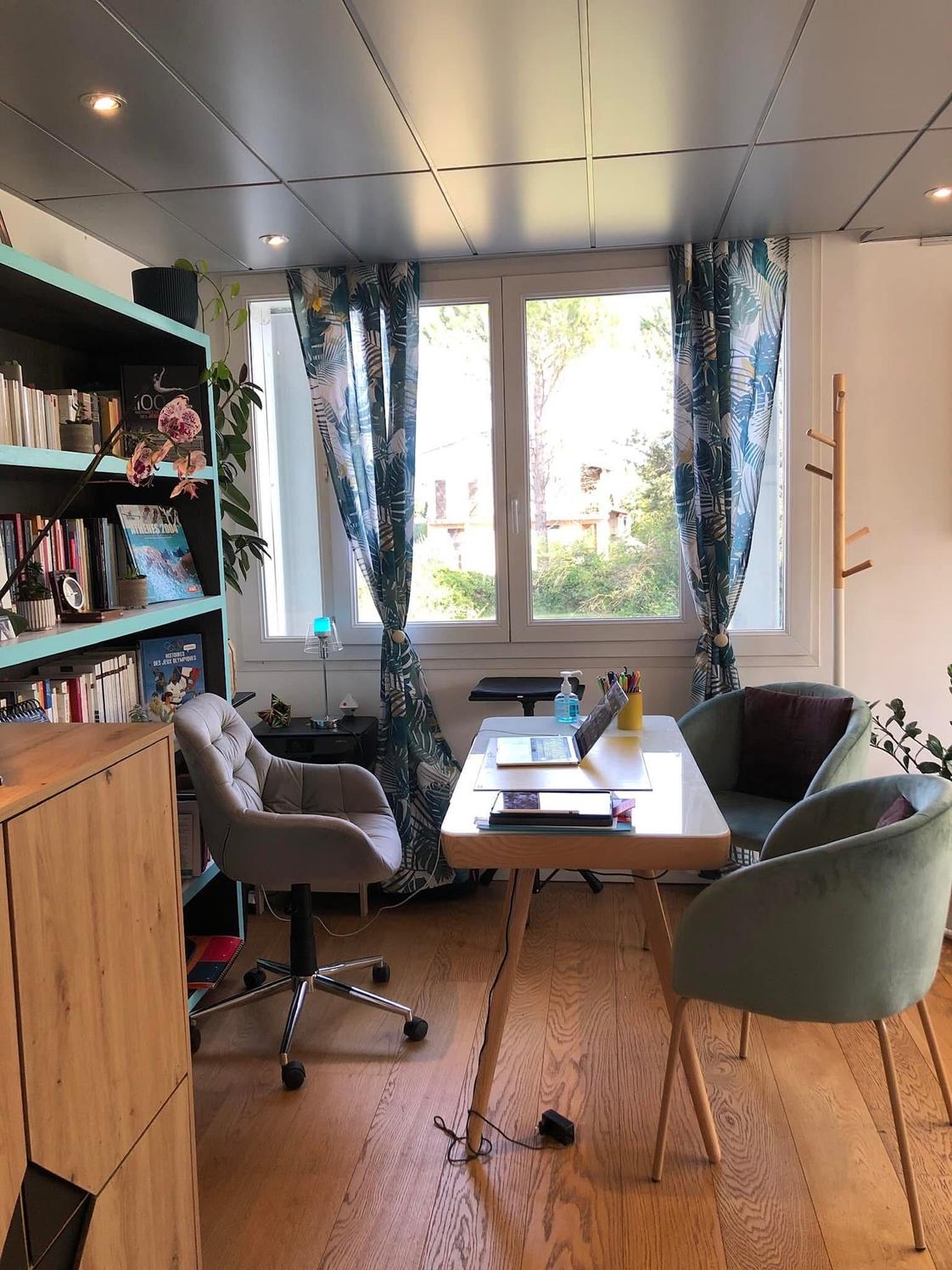Bureau de 16 m² lumineux dans un pôle de santé, Aix-en-Provence — photo 4