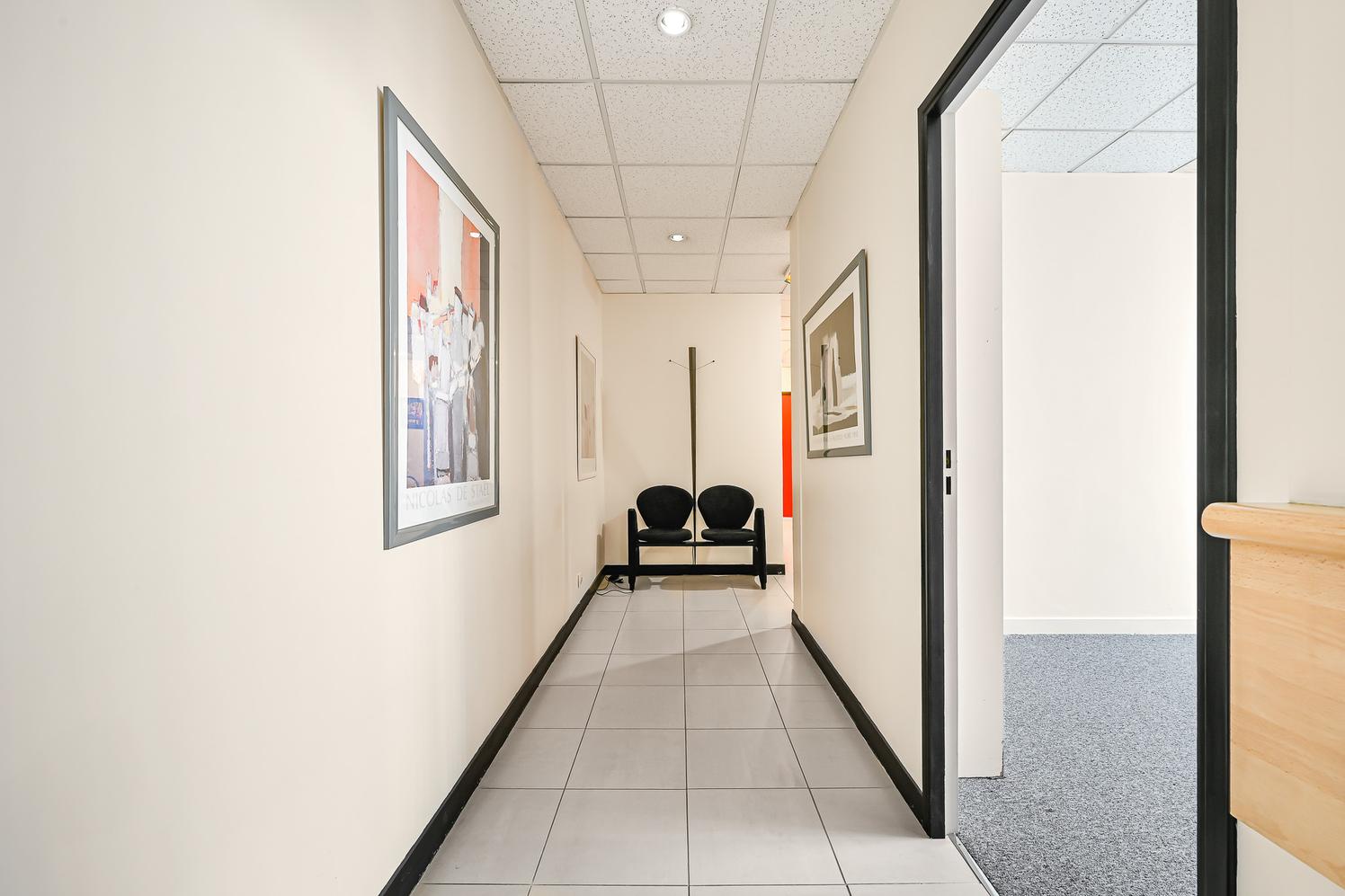 Cabinet de 11 m2 à louer dans un centre de santé pluridisciplinaire rénové de 175 m², situé en plein centre-ville de nogent-sur-marne — photo 4