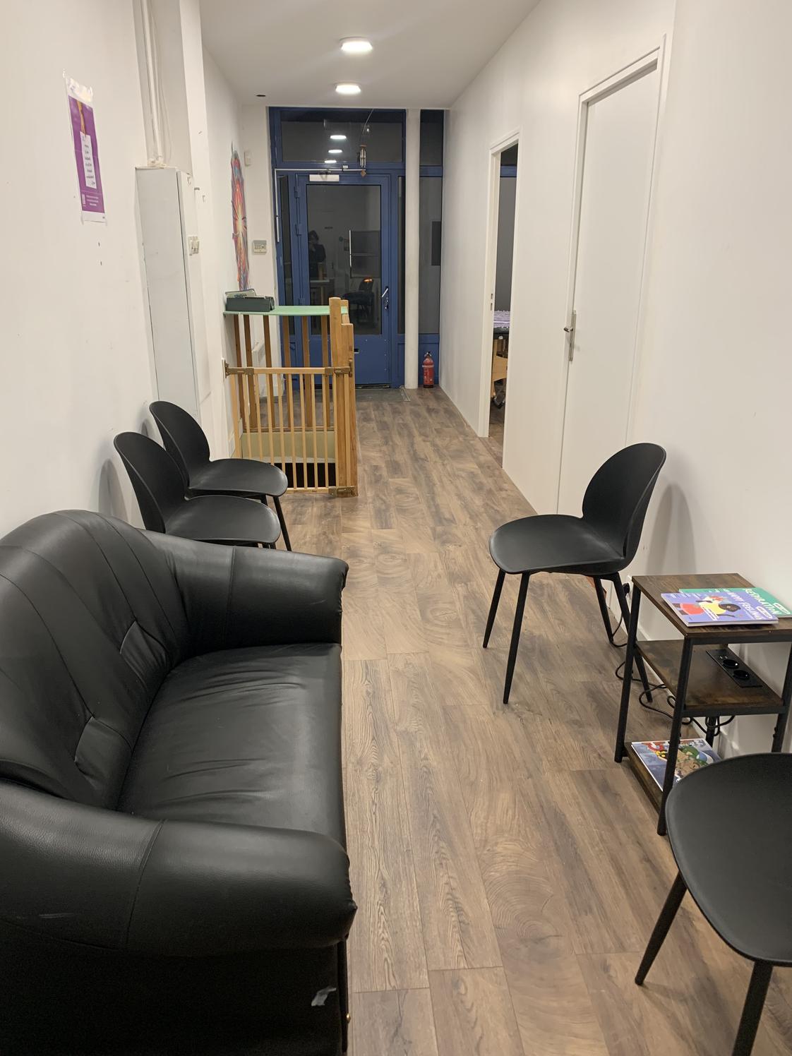 Bureau de 10 m² à la demi-journée, rue de Bagnolet, Paris 20e — photo 2