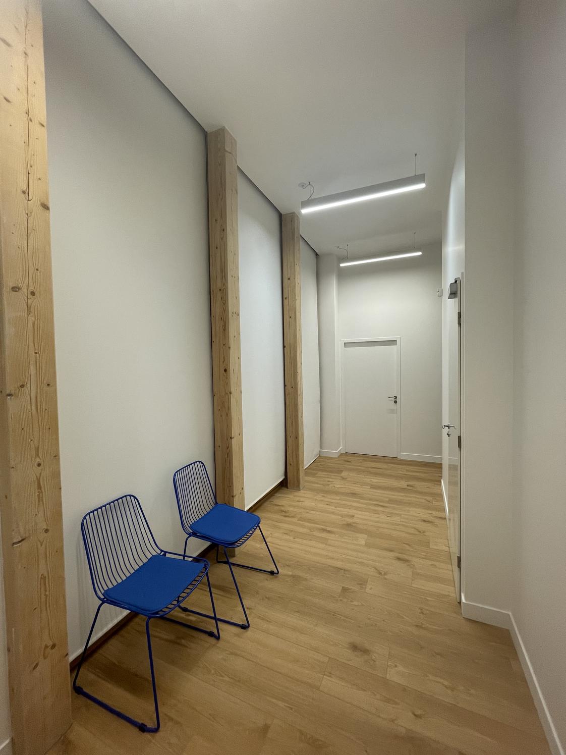 Deux bureaux équipés dans un cabinet de neurologie, Paris 18e — photo 4