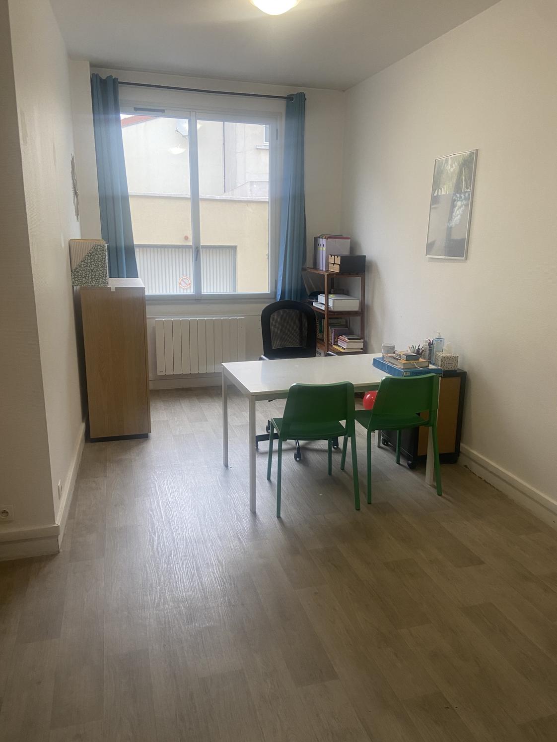 Bureau de 21 m² dans un cabinet paramédical, Bagnolet