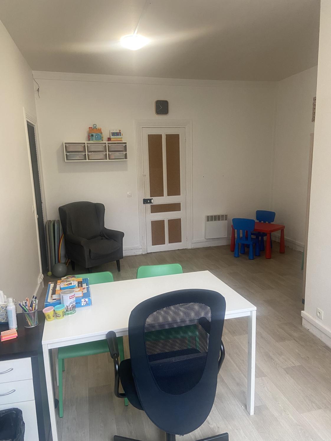 Bureau de 21 m² dans un cabinet paramédical, Bagnolet — photo 2