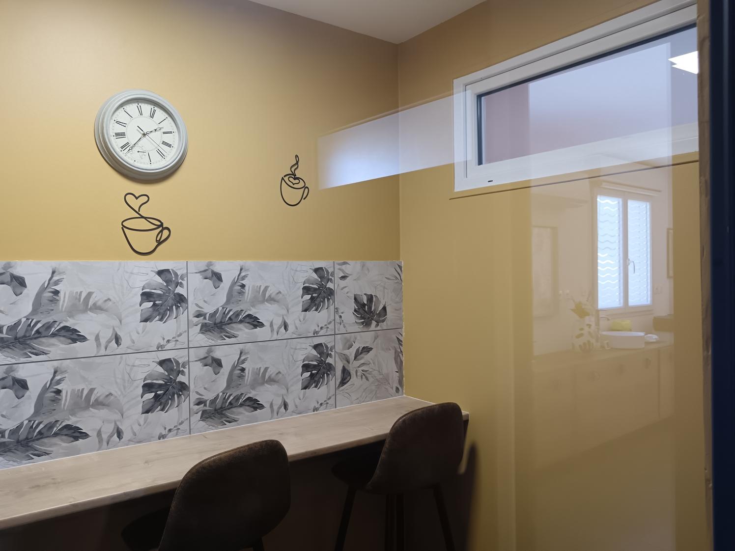 Deux bureaux climatisés dans une maison avec terrasse, Saint-Fons — photo 3