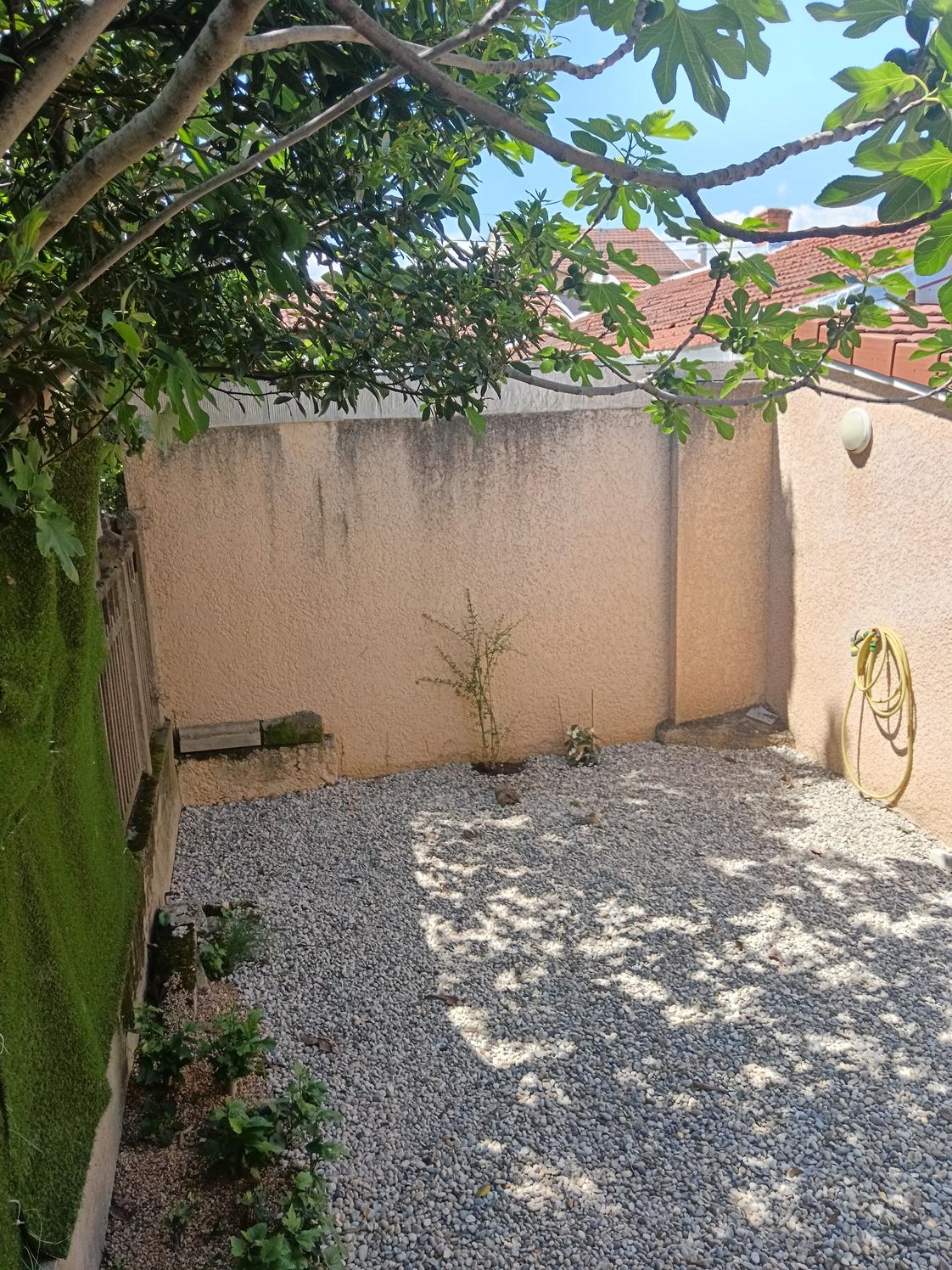 Deux bureaux climatisés dans une maison avec terrasse, Saint-Fons — photo 5