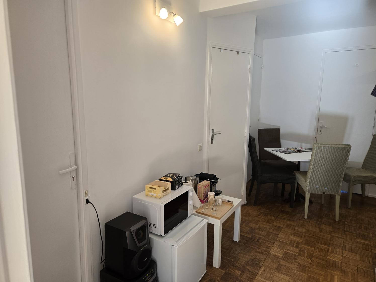 A louer au-dessus de la gare montparnasse cabinet meublé de 2 pièces en parfait état avec 2 parkings — photo 5
