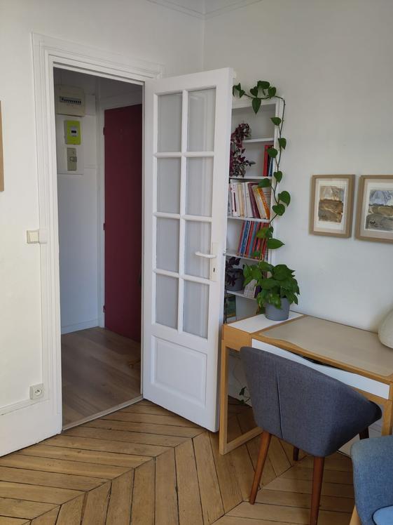 Cabinet de 18 m² calme sans vis-à-vis, Pigalle, Paris 9e — photo 2