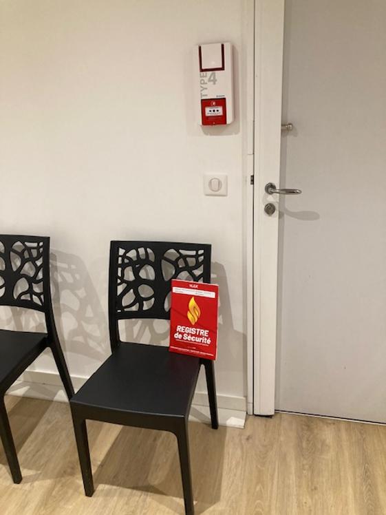 Bureau rénové de 16 m² dans un cabinet paramédical, Grasse — photo 5