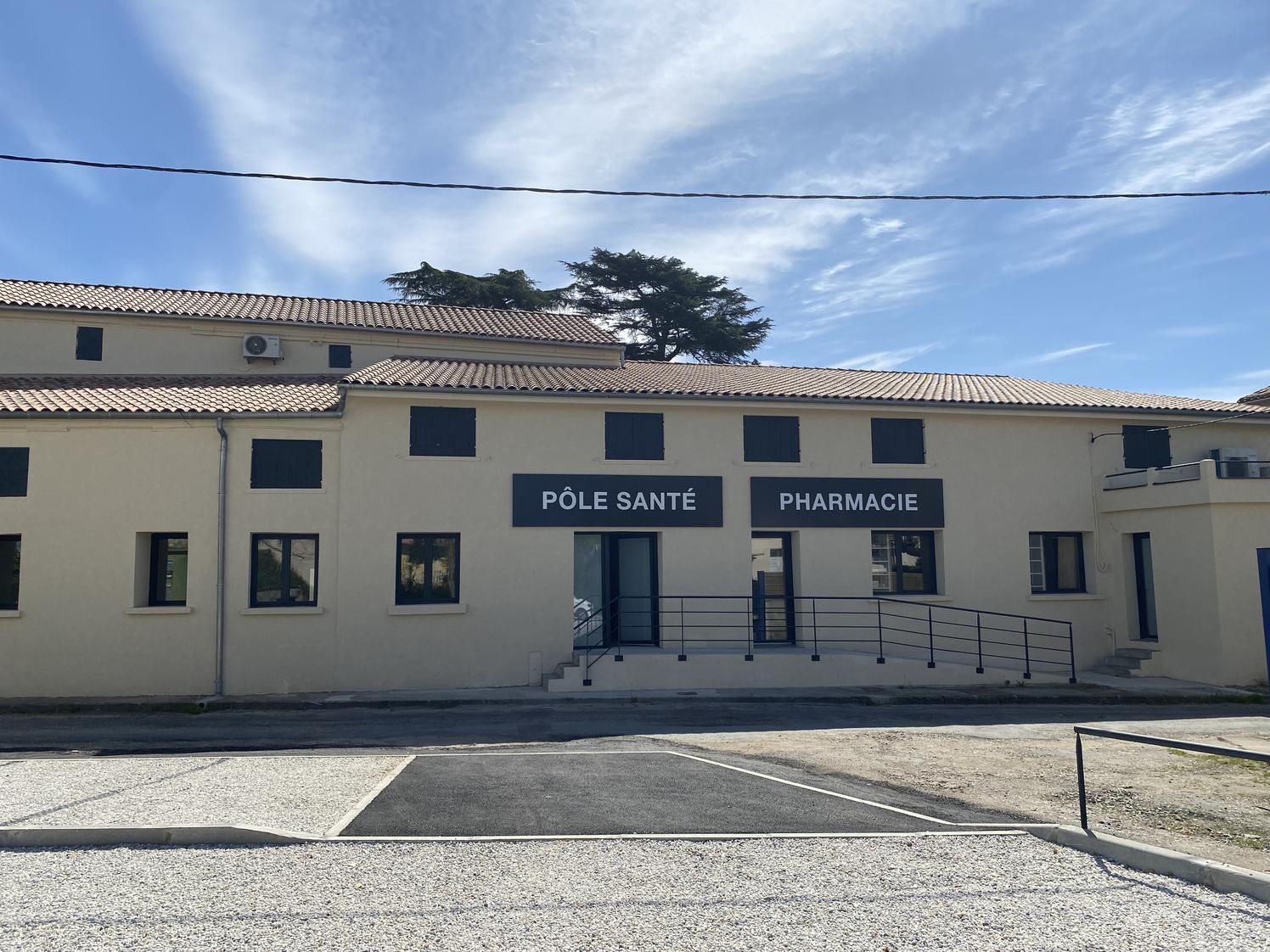 Local de 18 m² dans un pôle santé récent, Sainte-Terre — photo 2