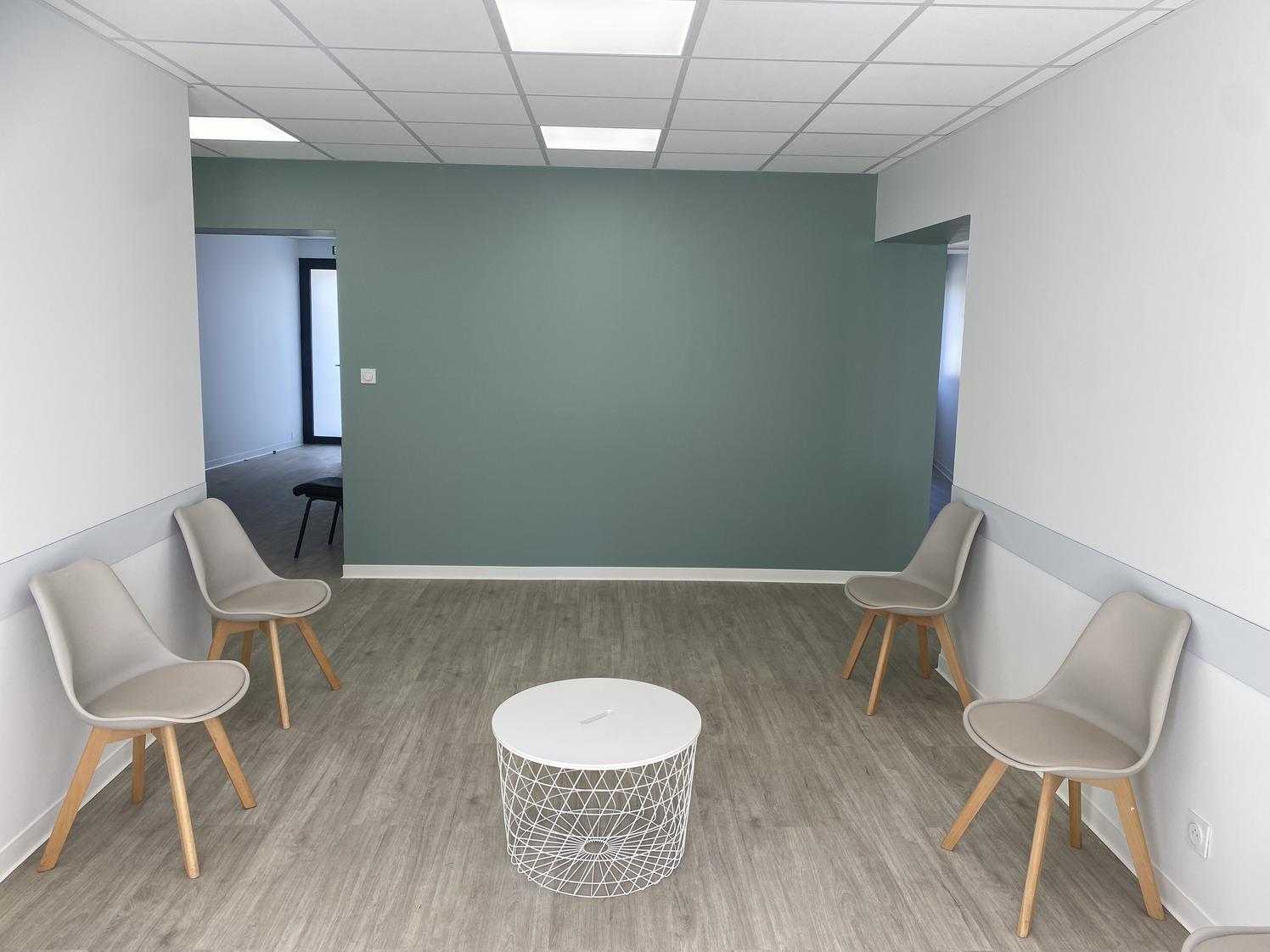 Local de 18 m² dans un pôle santé récent, Sainte-Terre — photo 3