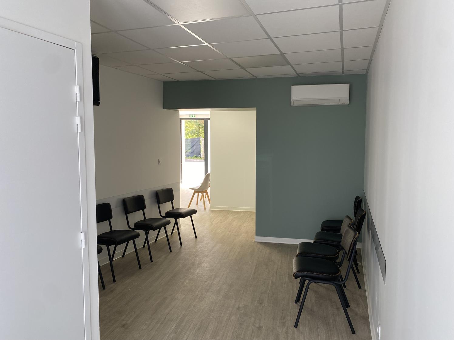 Local de 18 m² dans un pôle santé récent, Sainte-Terre — photo 5