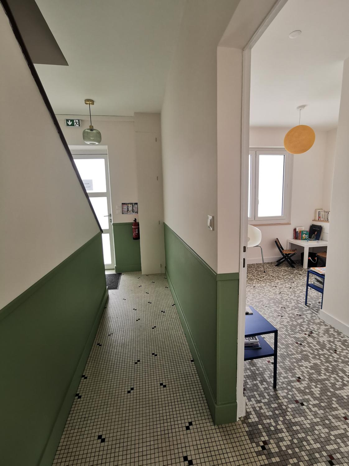Bureaux lumineux dans une maison rénovée, Bassens — photo 3