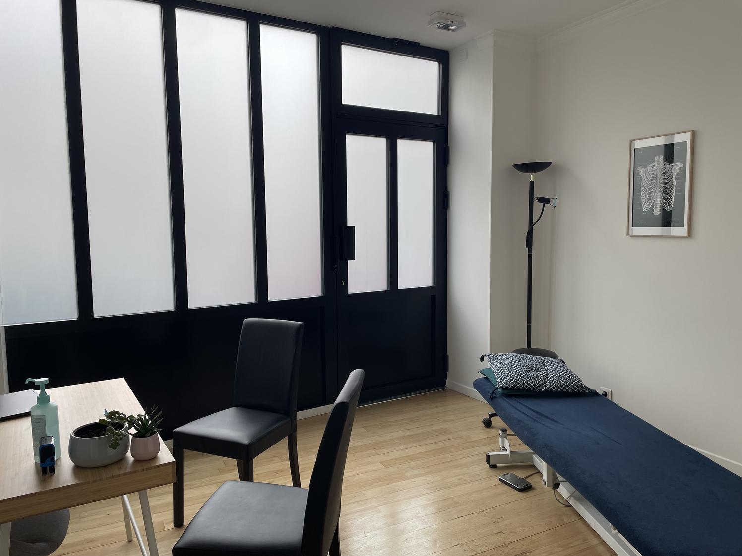 Cabinet de 30 m² refait à neuf au rez-de-chaussée, Paris 15e — photo 3