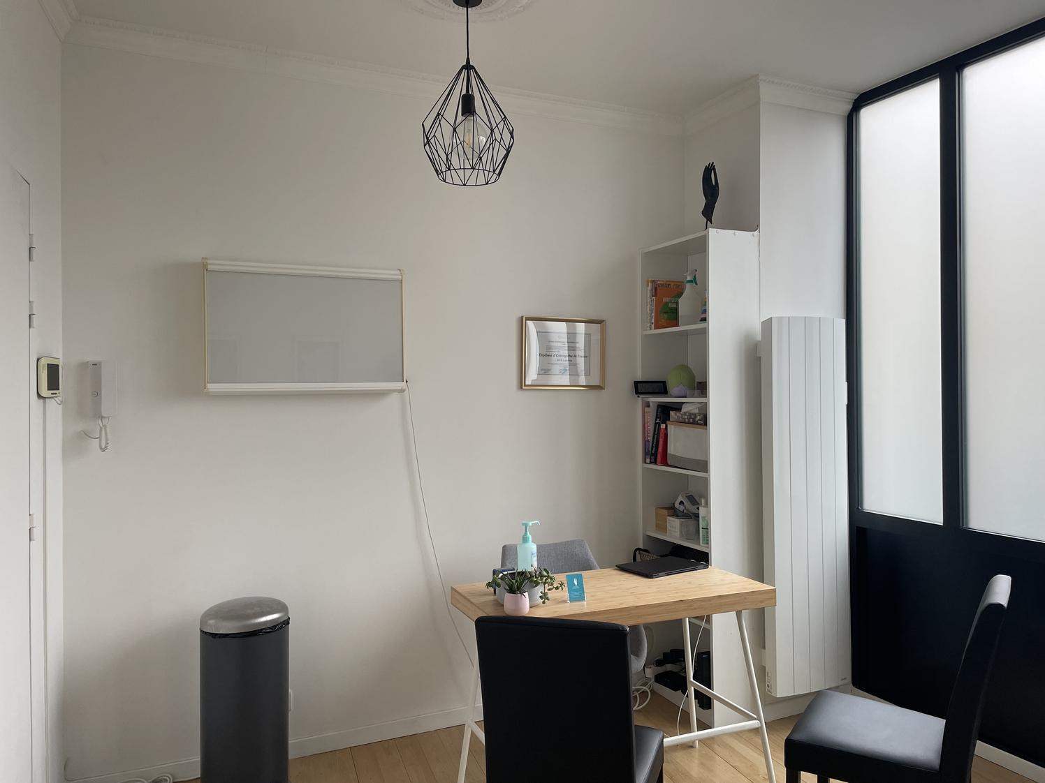 Cabinet de 30 m² refait à neuf au rez-de-chaussée, Paris 15e — photo 4
