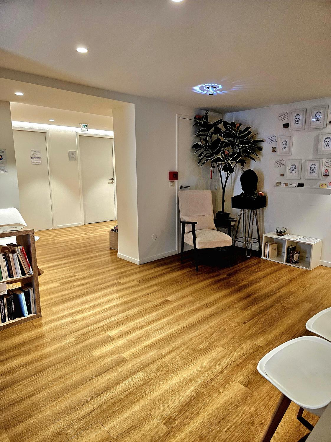 Cabinet de 22 m² avec terrasse privée, centre Phoenix, Pin-Balma — photo 5