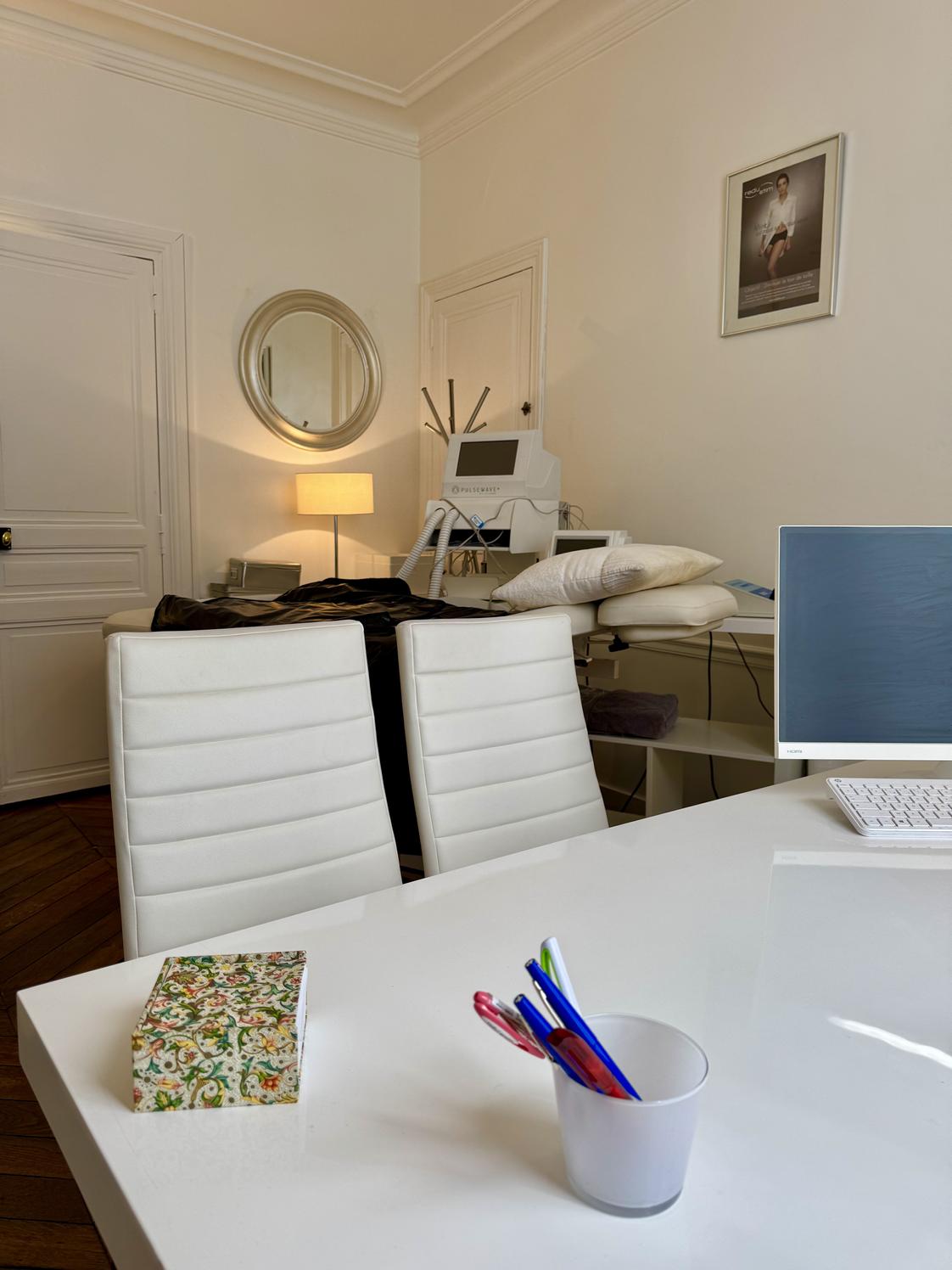 Trois cabinets dans un immeuble haussmannien, Paris 16e — photo 4
