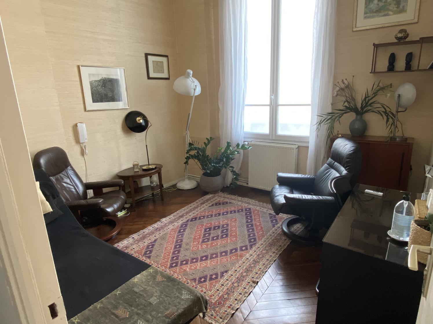 Cabinet partagé à mi-temps en rue calme, Paris 19e — photo 2
