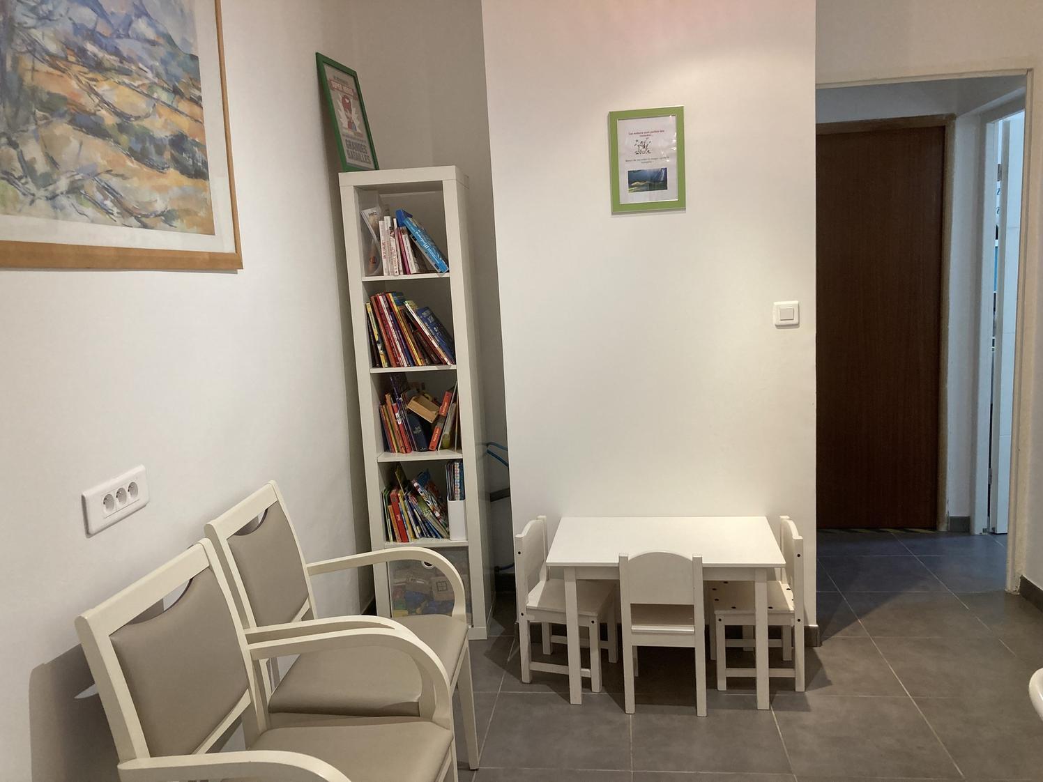 Bureau de 23 m² clair avec entrée indépendante, Fuveau — photo 3
