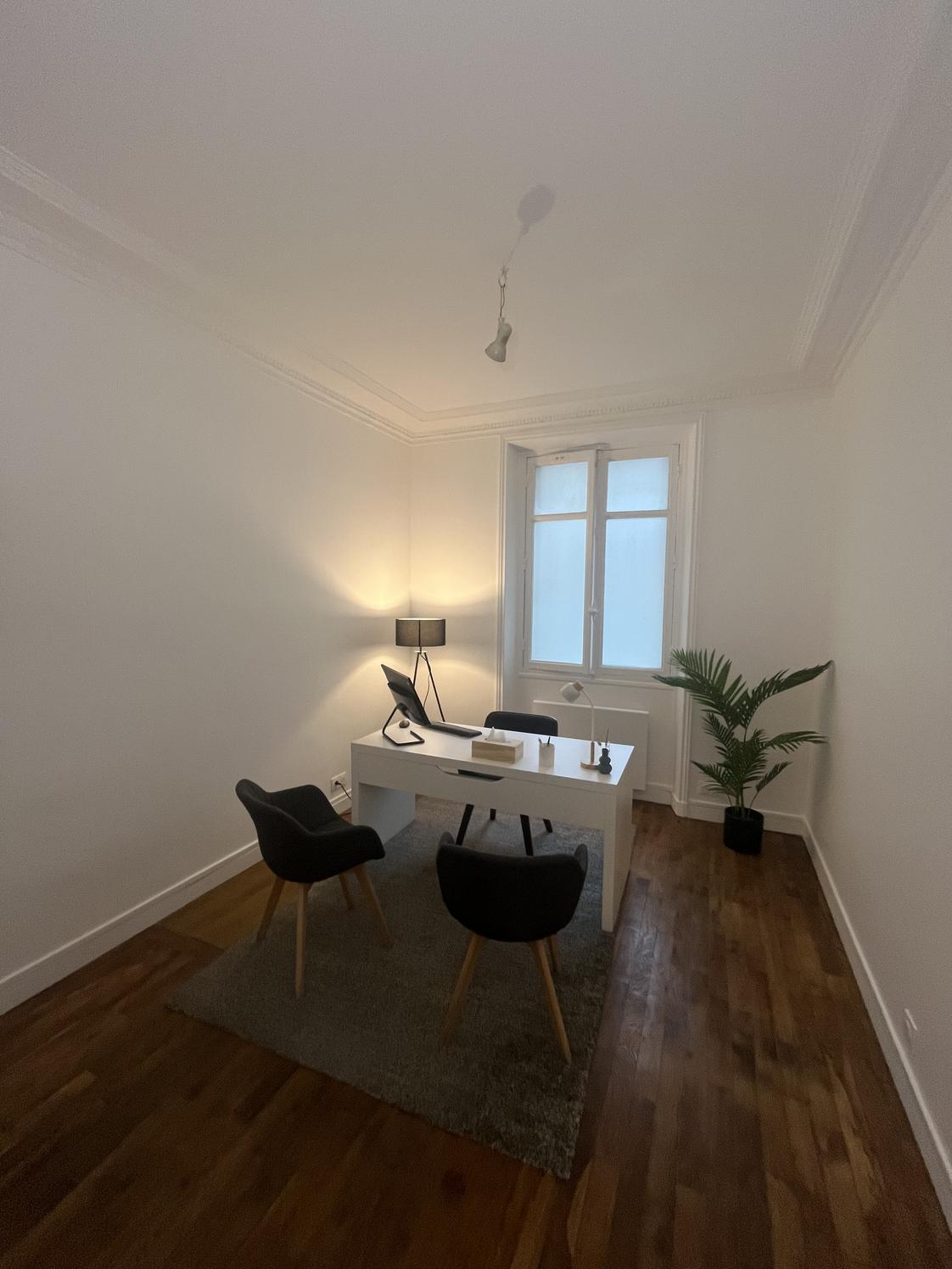 Bureau de 16 m² sur cour près de l'Arc de Triomphe, Paris 17e — photo 2