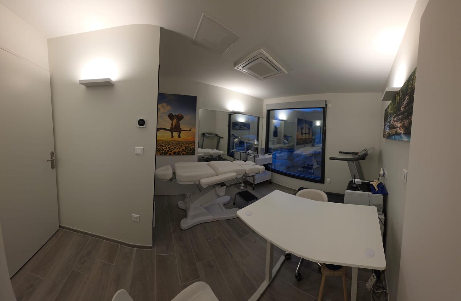 Local de 12 m² avec table d'examen, Saint-Vincent-de-Barbeyrargues — photo 2