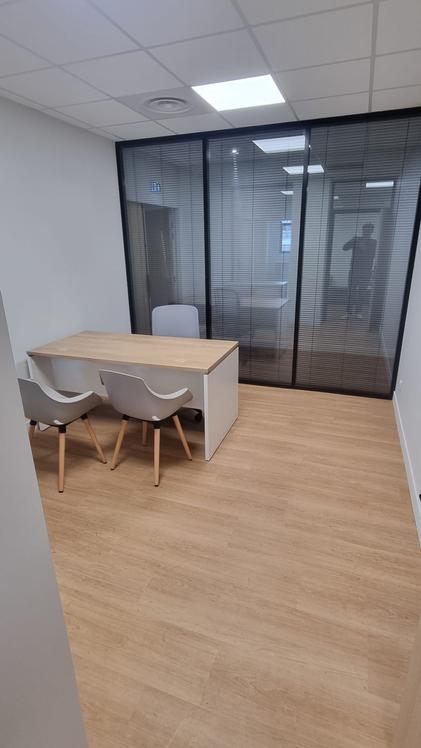 Cabinets clés en main de 20 m² près de la rocade, Bruges — photo 2