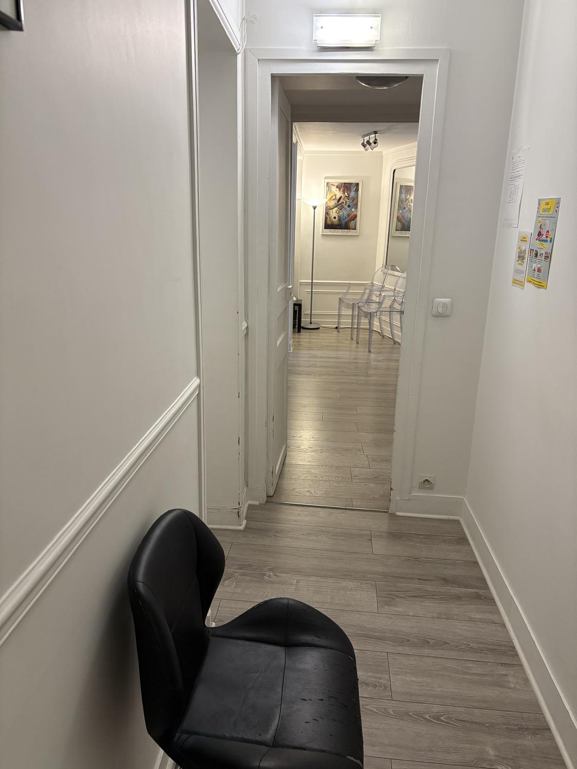 Local de 9 m² place Saint-Ferdinand, Paris 17e — photo 4