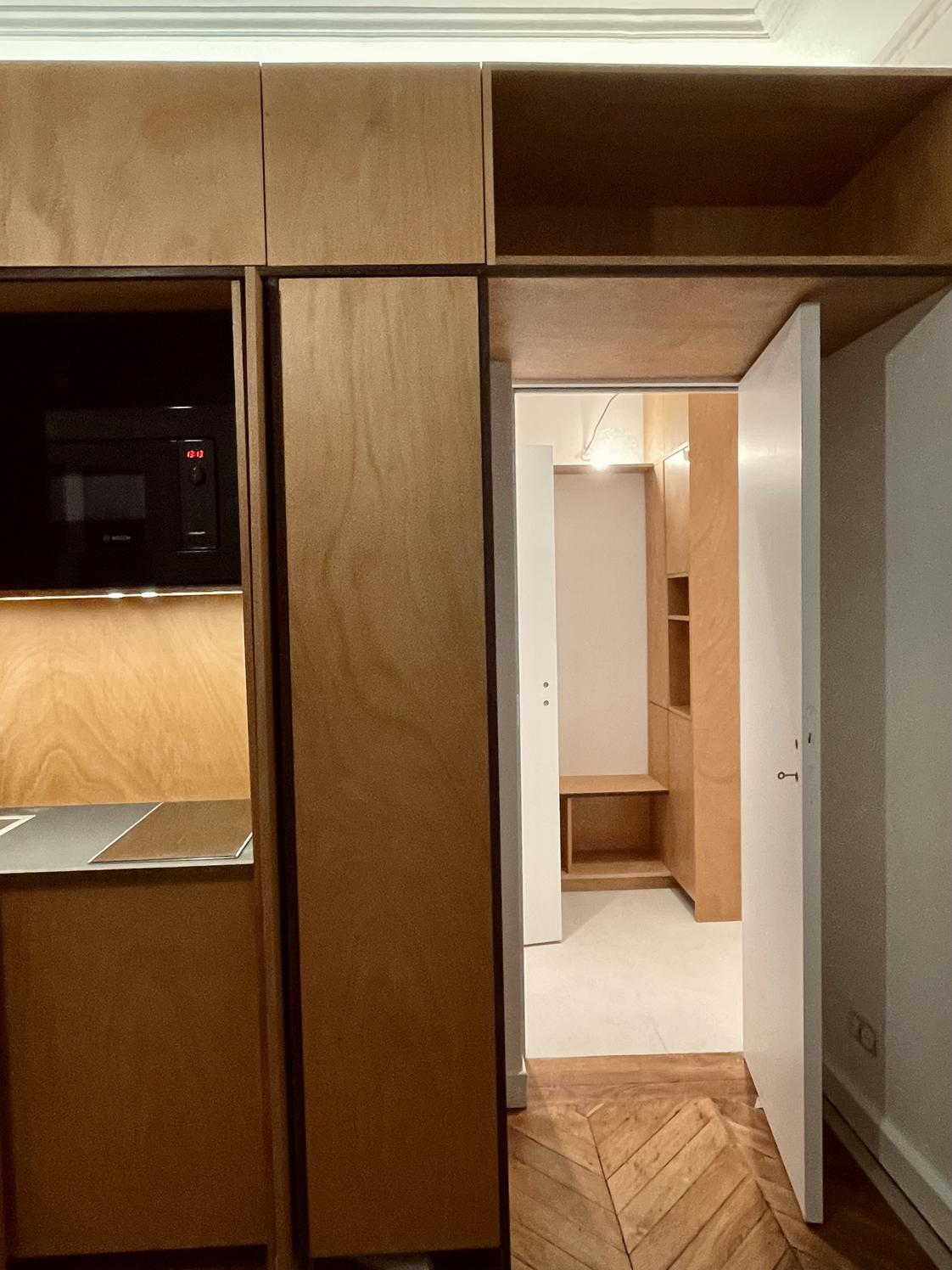 Bureau d'angle lumineux de 20 m² aux Petites Écuries, Paris 10e — photo 2