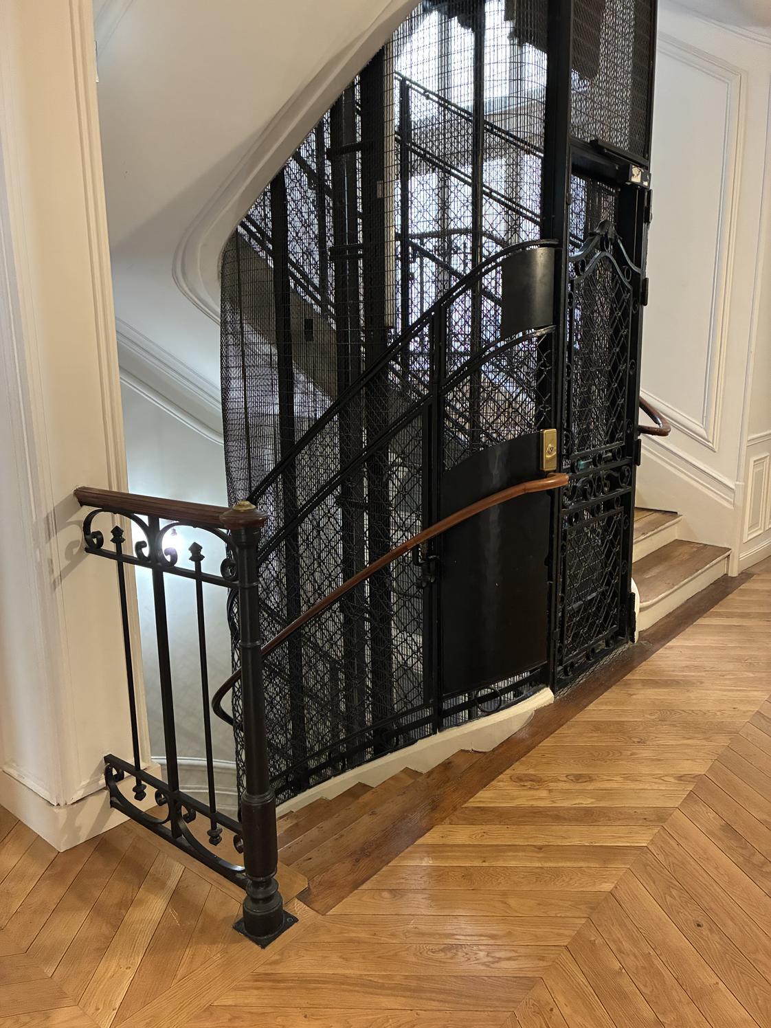 Bureau d'angle lumineux de 20 m² aux Petites Écuries, Paris 10e — photo 3