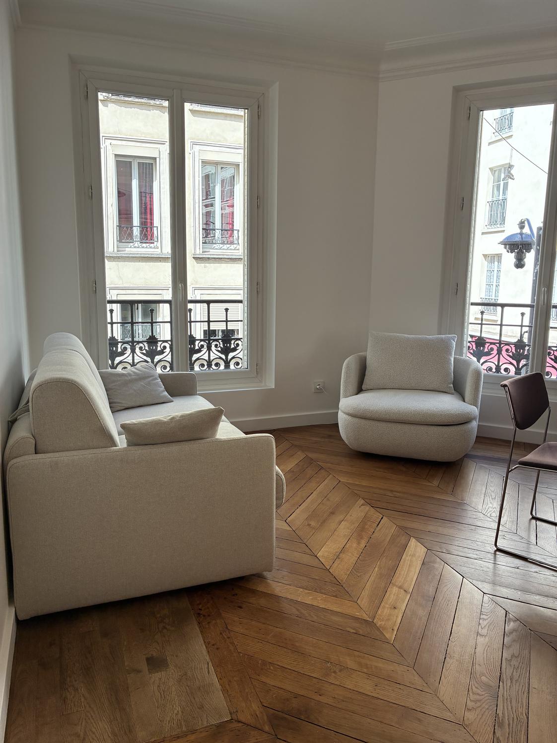 Bureau d'angle lumineux de 20 m² aux Petites Écuries, Paris 10e — photo 4