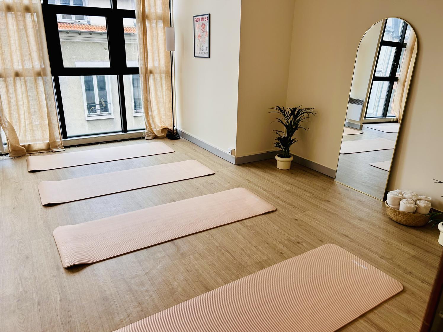 Grande salle de 25 m2 à louer pour la pratique d'activités physiques, plein centre-ville — photo 2