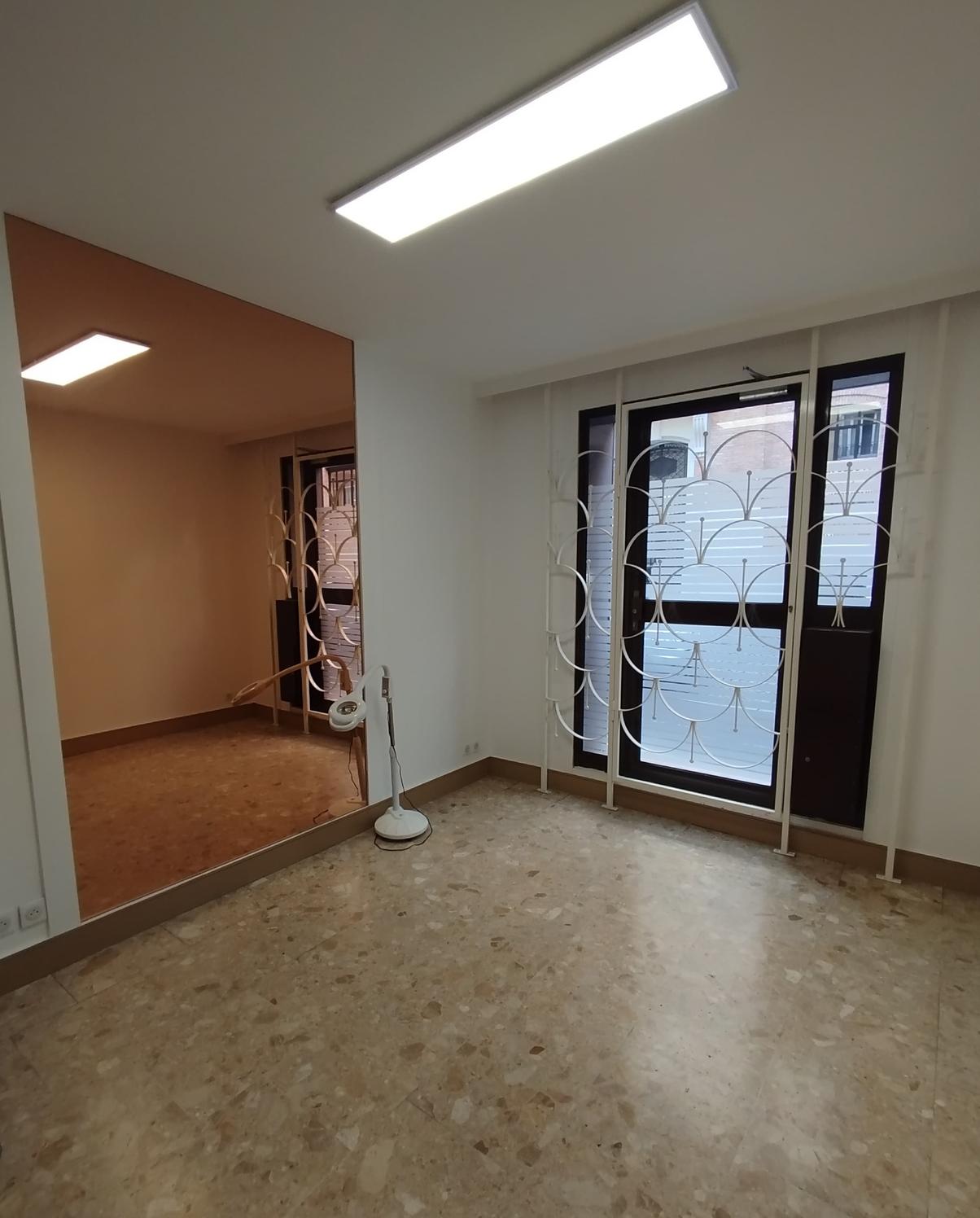 Local de 56 m² en trois pièces près de Convention, Paris 15e — photo 3