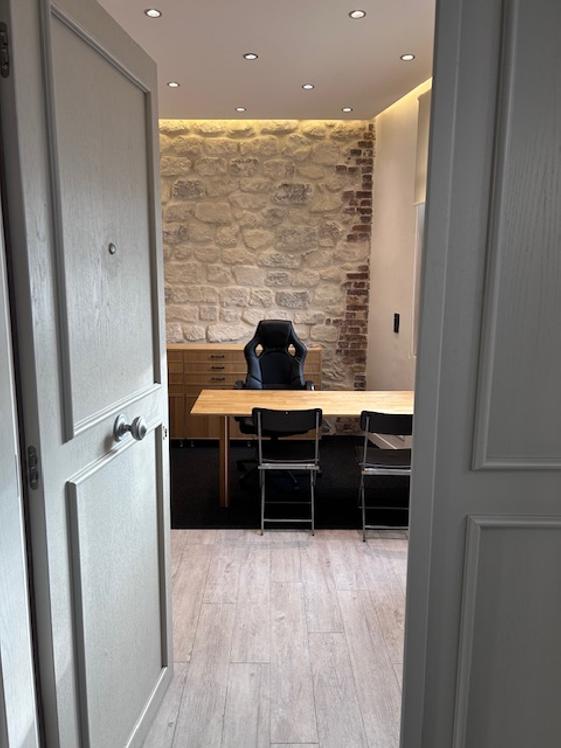 Charmant bureau ou cabinet prof. libérale de 28 m² avec pierres apparentes
