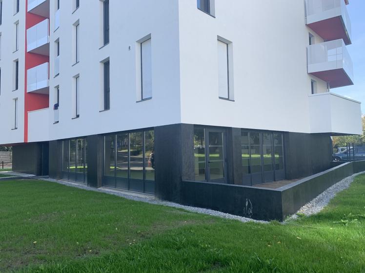 Local de 95 m² avec terrasse et quatre bureaux, Nantes — photo 2