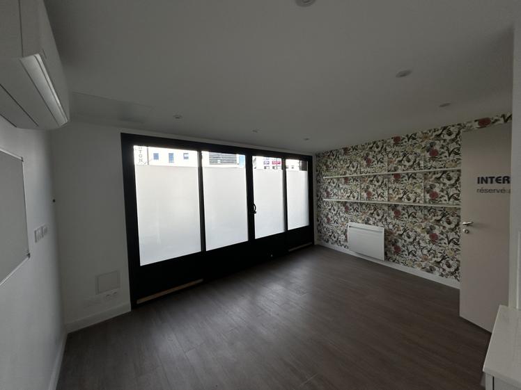 Local de 95 m² avec terrasse et quatre bureaux, Nantes — photo 4