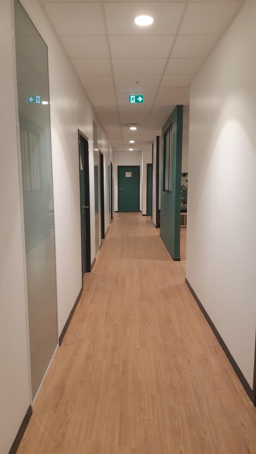 Deux bureaux en cabinet paramédical, Montanay près de Lyon — photo 5