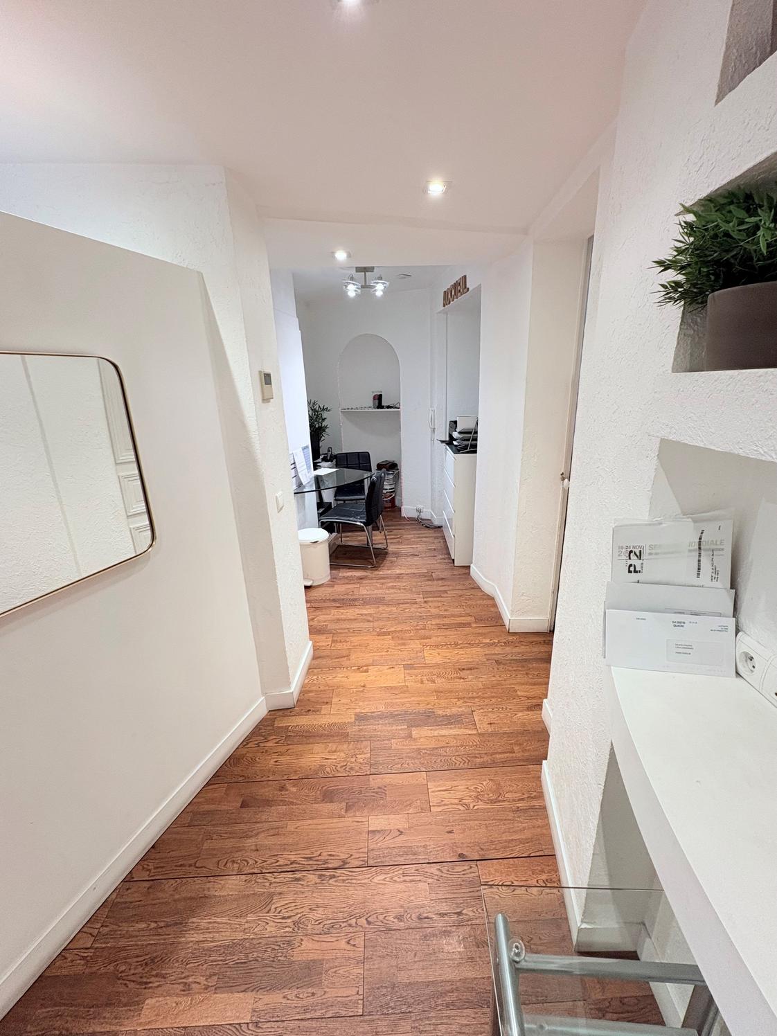 Bureau de 30 m² dans le triangle d'or, près des Champs-Élysées, Paris 8e — photo 4