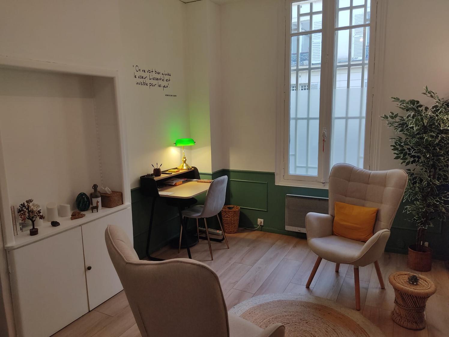 Bureau en cabinet de psychologie place de Clichy, Paris 8e — photo 2