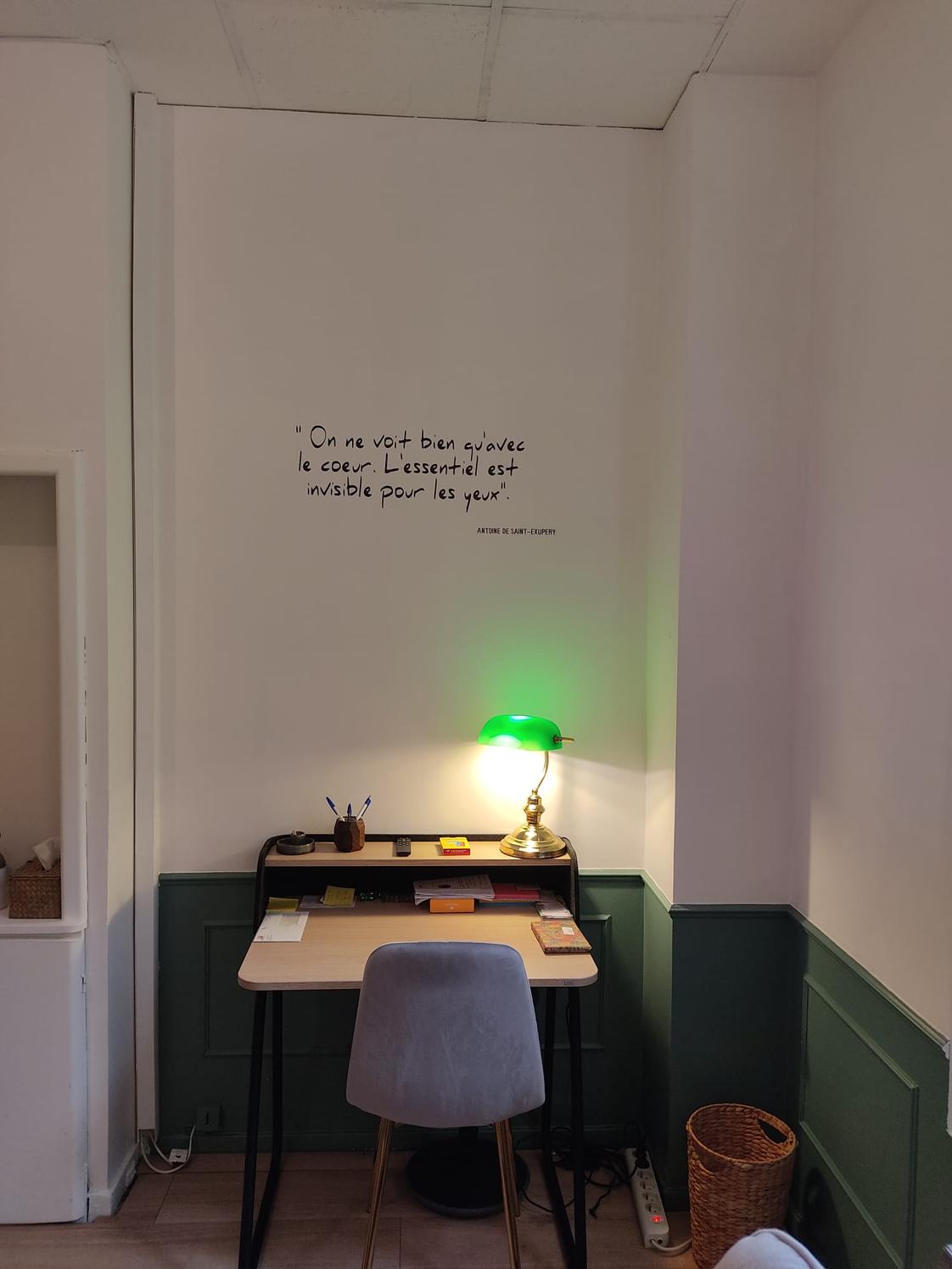 Bureau en cabinet de psychologie place de Clichy, Paris 8e — photo 5