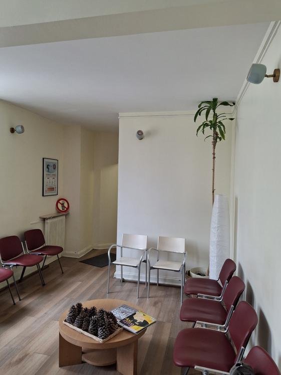 Bureau de 16 m² dans une société médicale, Palais-Royal, Paris 1er — photo 4