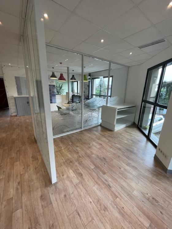 Plateau neuf de 95 m² avec trois bureaux, Champagne-au-Mont-d'Or — photo 3