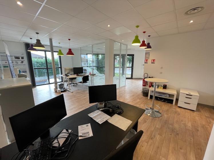 Plateau neuf de 95 m² avec trois bureaux, Champagne-au-Mont-d'Or — photo 4