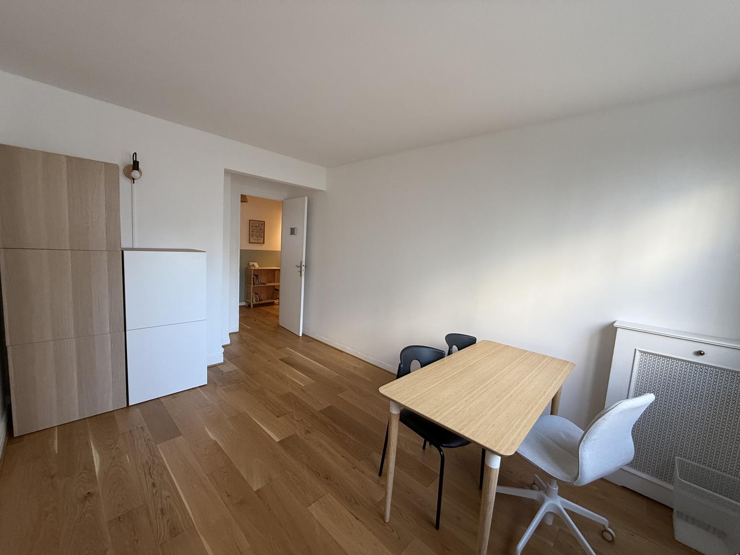 Salle de consultation meublée sur cour intérieure, Paris 16e — photo 2