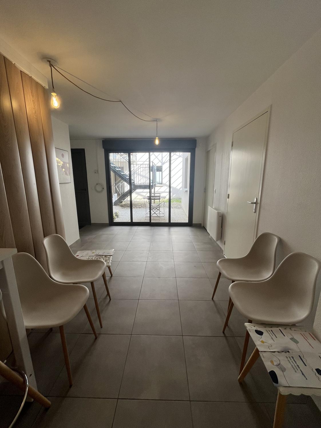 Deux bureaux dans un cabinet paramédical accessible PMR, Bordeaux — photo 2