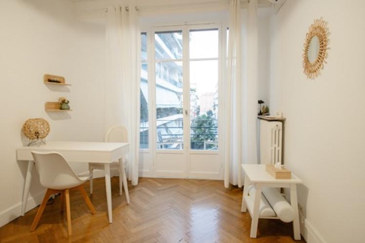 Cabinet de 12 m² avec balcon, santé des femmes, Nice — photo 2